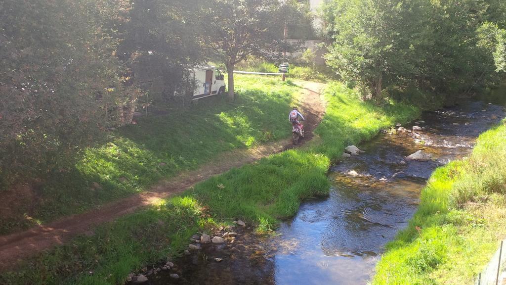 Au Parfum Des Bois Hotel Saint-Cirgues-en-Montagne ภายนอก รูปภาพ