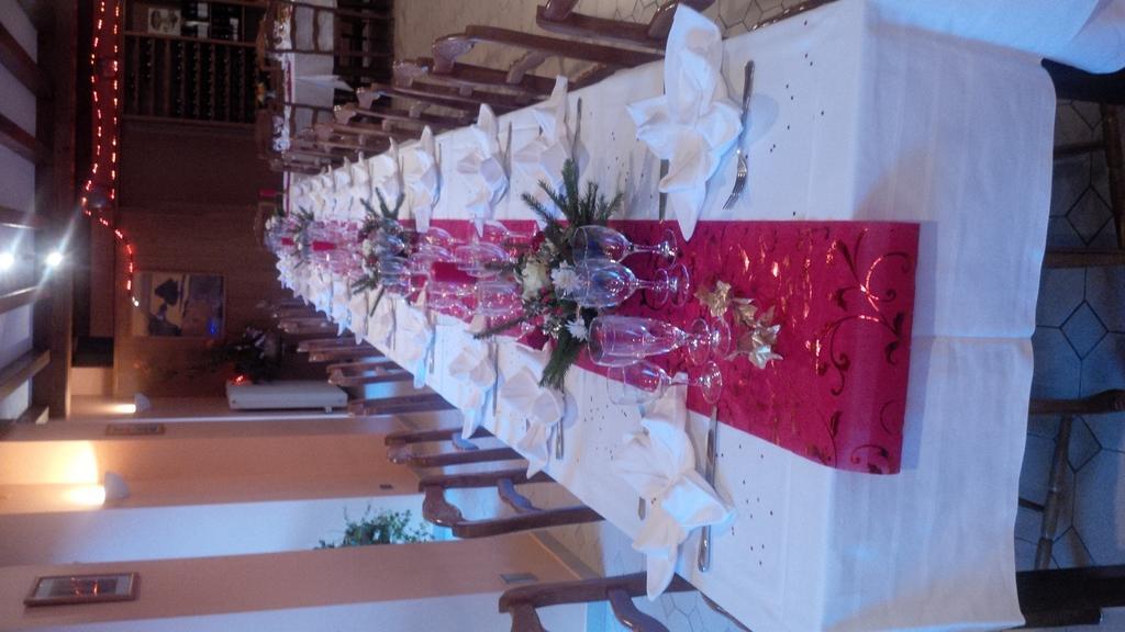 Au Parfum Des Bois Hotel Saint-Cirgues-en-Montagne ภายนอก รูปภาพ