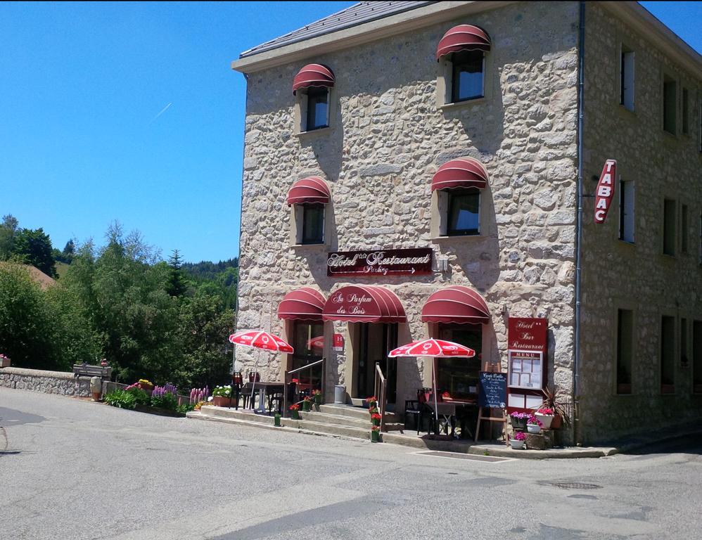 Au Parfum Des Bois Hotel Saint-Cirgues-en-Montagne ภายนอก รูปภาพ