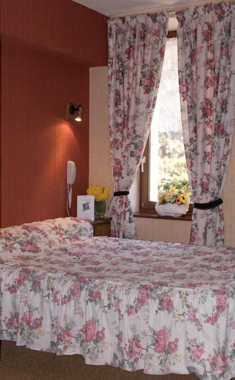 Au Parfum Des Bois Hotel Saint-Cirgues-en-Montagne ห้อง รูปภาพ