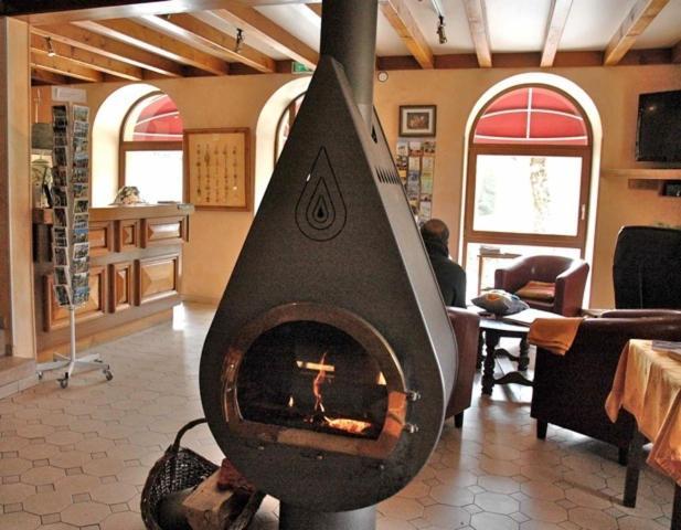 Au Parfum Des Bois Hotel Saint-Cirgues-en-Montagne ภายนอก รูปภาพ