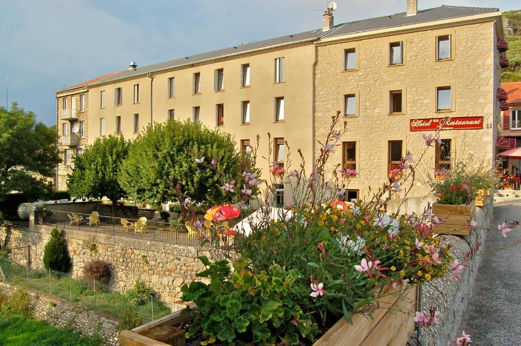 Au Parfum Des Bois Hotel Saint-Cirgues-en-Montagne ภายนอก รูปภาพ