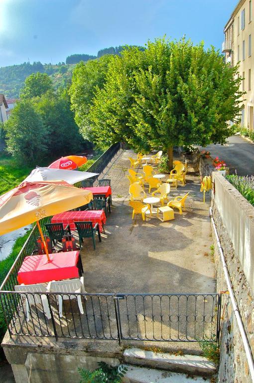 Au Parfum Des Bois Hotel Saint-Cirgues-en-Montagne ภายนอก รูปภาพ