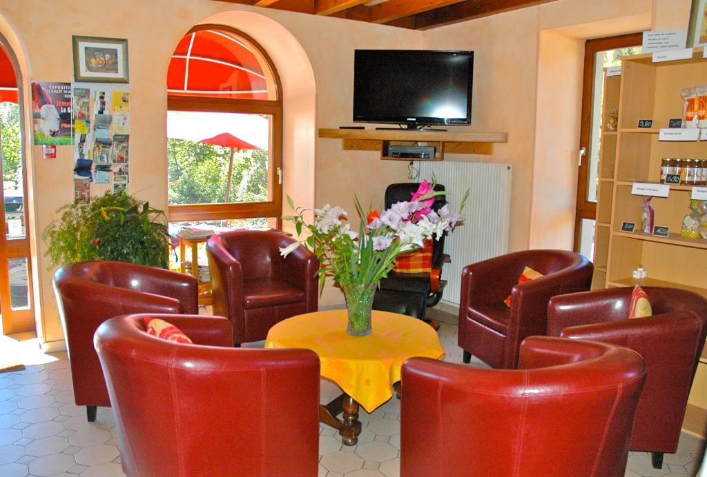 Au Parfum Des Bois Hotel Saint-Cirgues-en-Montagne ภายนอก รูปภาพ