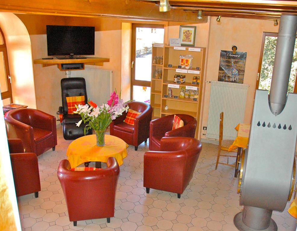 Au Parfum Des Bois Hotel Saint-Cirgues-en-Montagne ภายนอก รูปภาพ