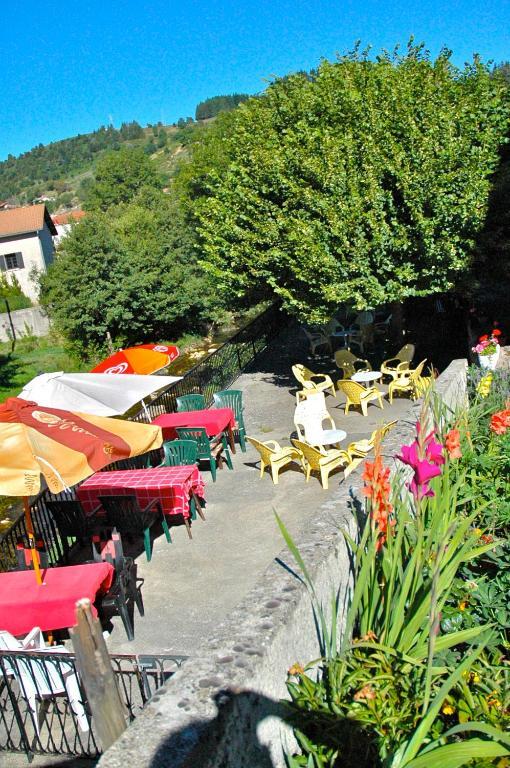 Au Parfum Des Bois Hotel Saint-Cirgues-en-Montagne ภายนอก รูปภาพ