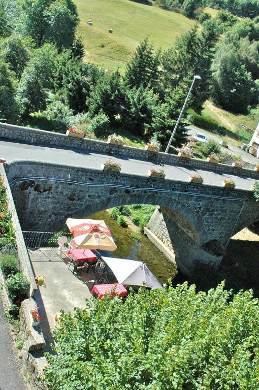 Au Parfum Des Bois Hotel Saint-Cirgues-en-Montagne ห้อง รูปภาพ