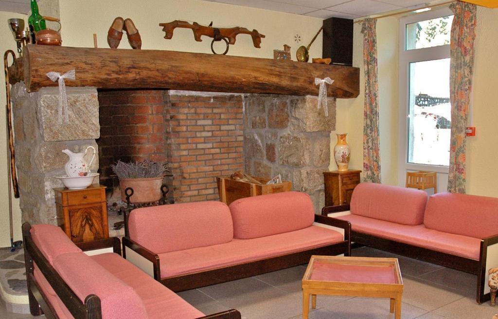 Au Parfum Des Bois Hotel Saint-Cirgues-en-Montagne ภายนอก รูปภาพ